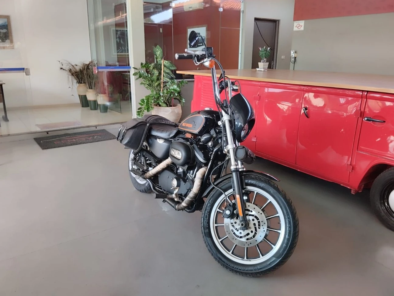 HARLEY-DAVIDSON SPORTSTER XL 883 R