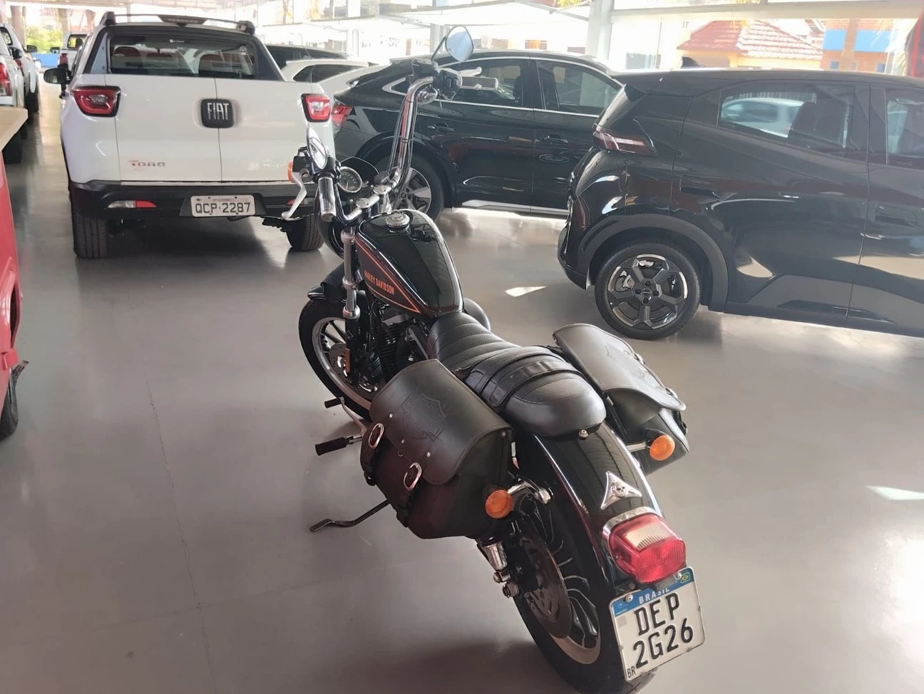 HARLEY-DAVIDSON SPORTSTER XL 883 R