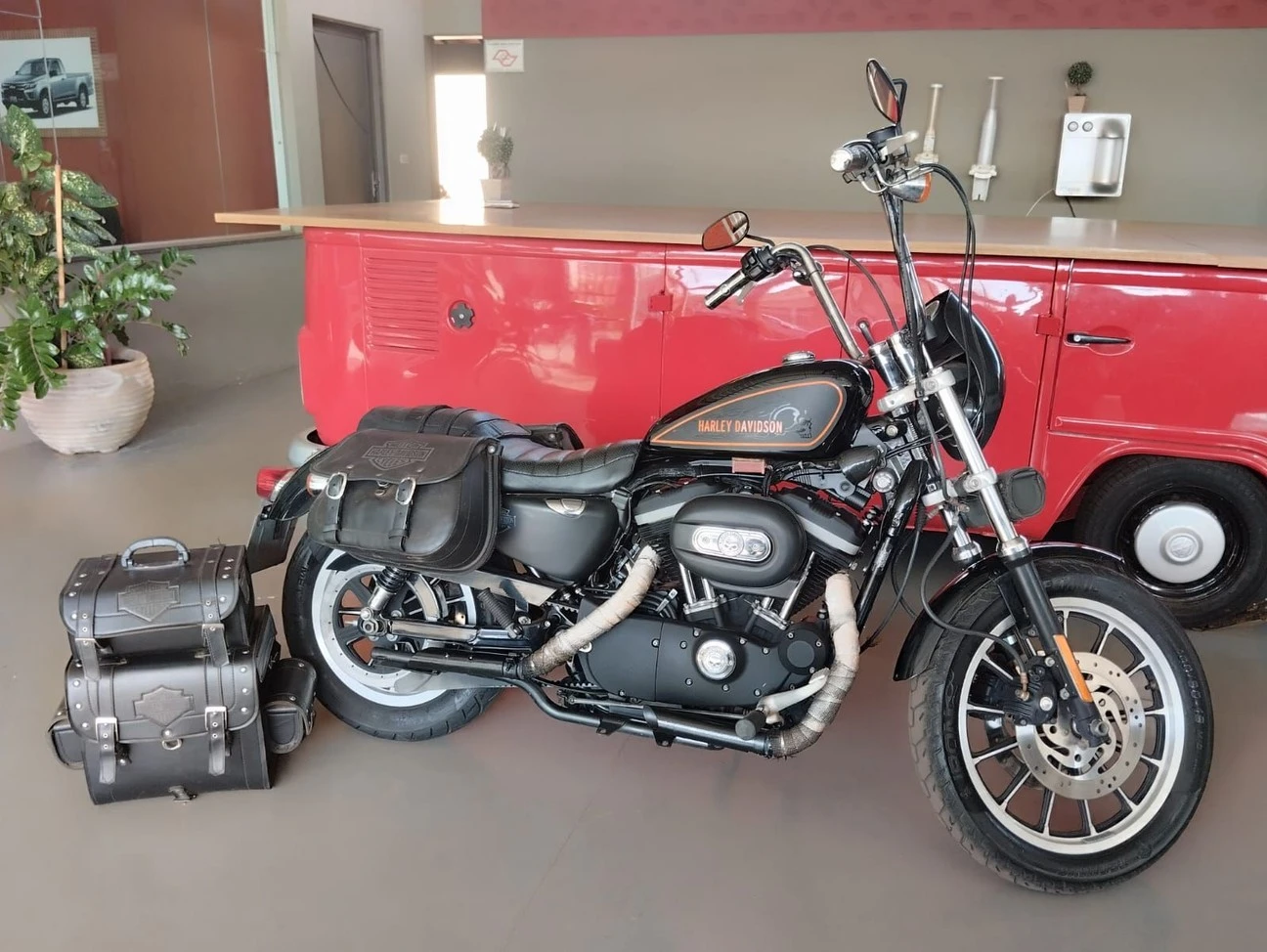 HARLEY-DAVIDSON SPORTSTER XL 883 R