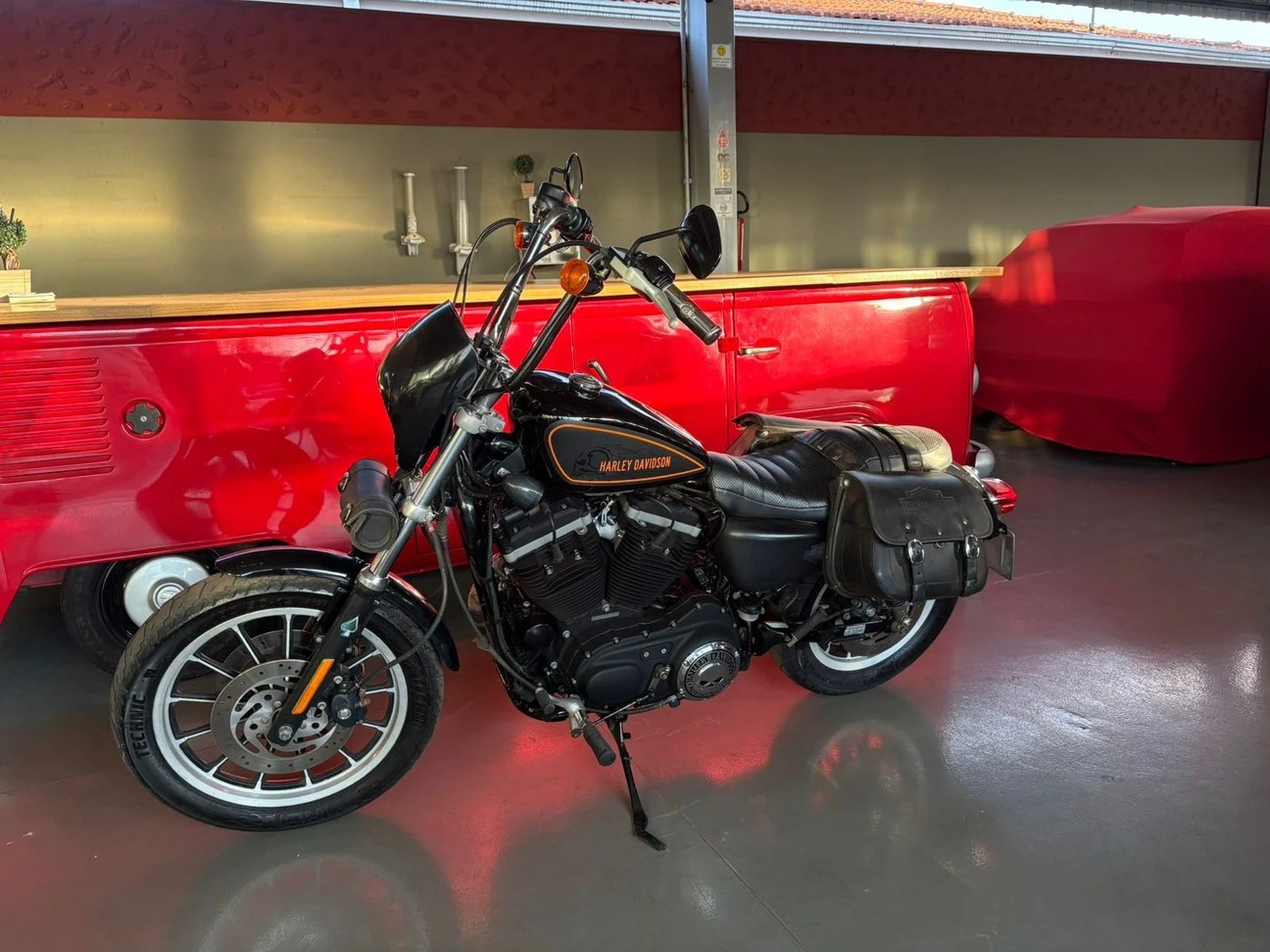HARLEY-DAVIDSON SPORTSTER XL 883 R
