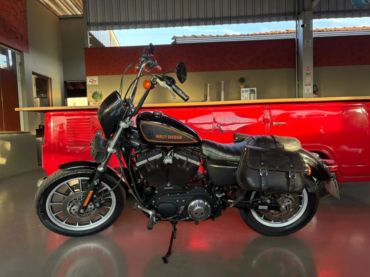 HARLEY-DAVIDSON SPORTSTER XL 883 R