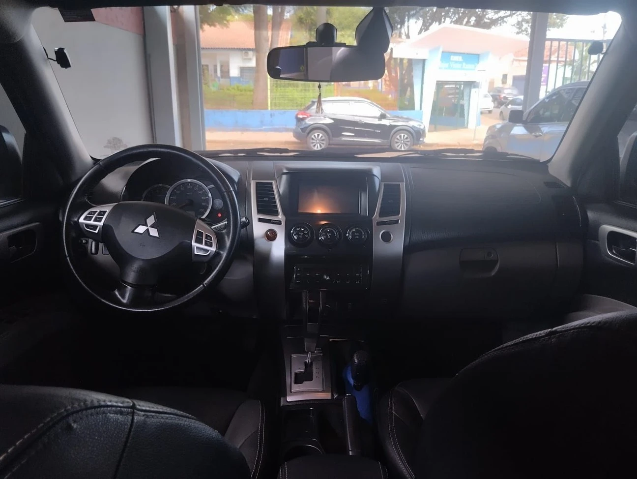 MITSUBISHI PAJERO DAKAR