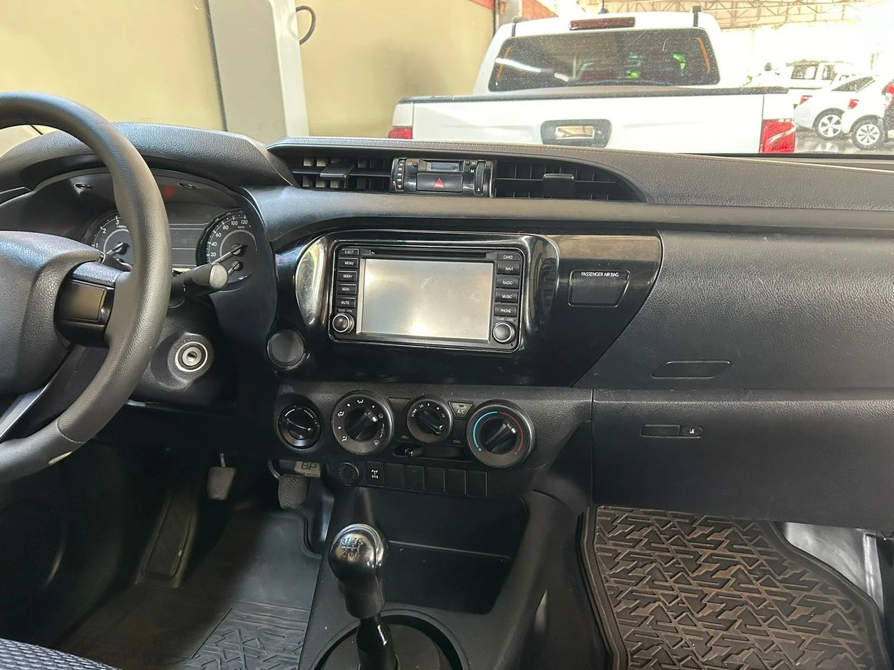 TOYOTA HILUX