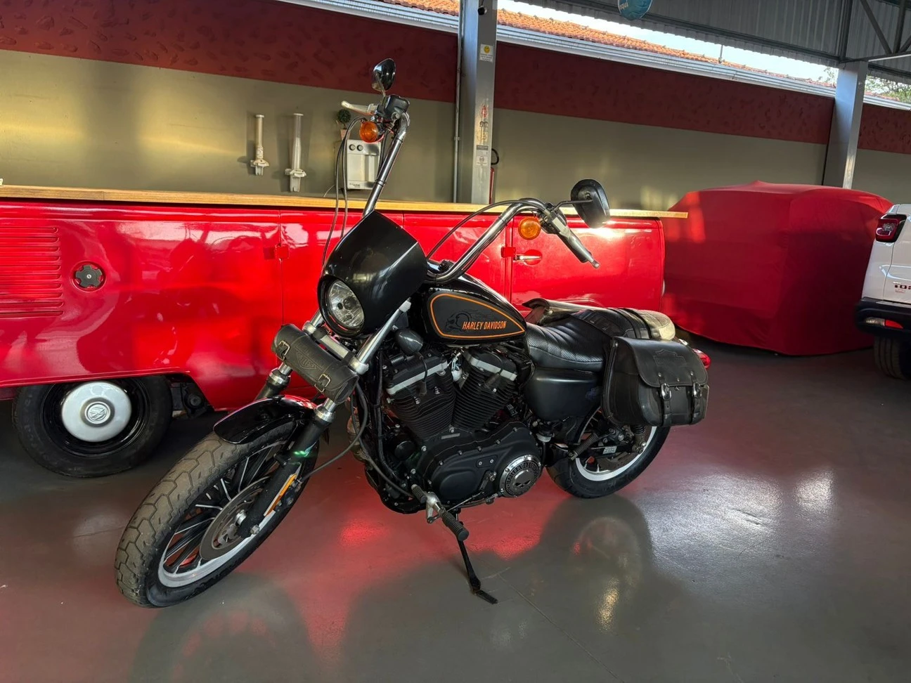 HARLEY-DAVIDSON SPORTSTER XL 883 R