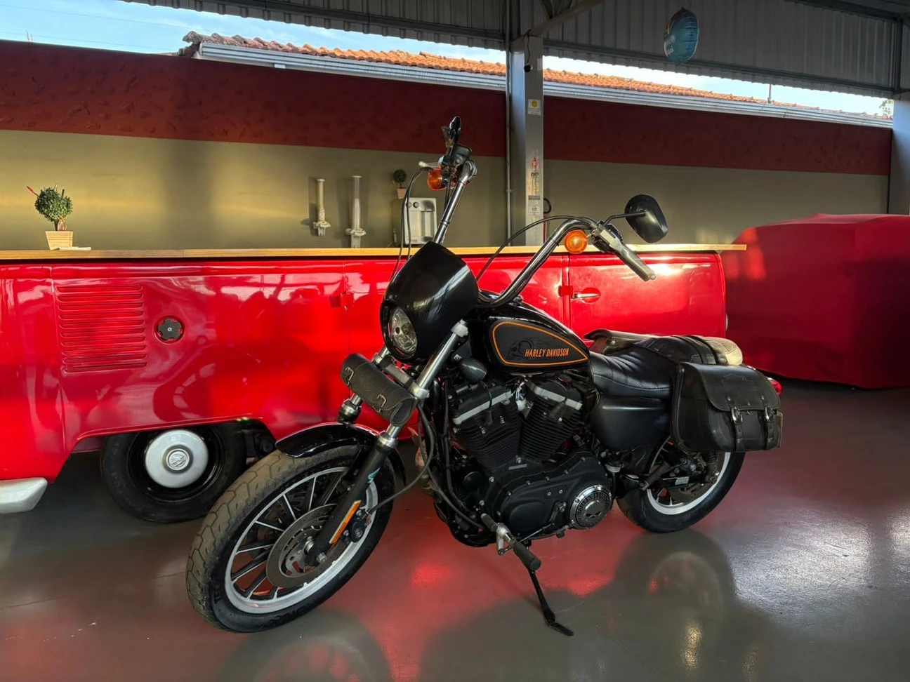 HARLEY-DAVIDSON SPORTSTER XL 883 R