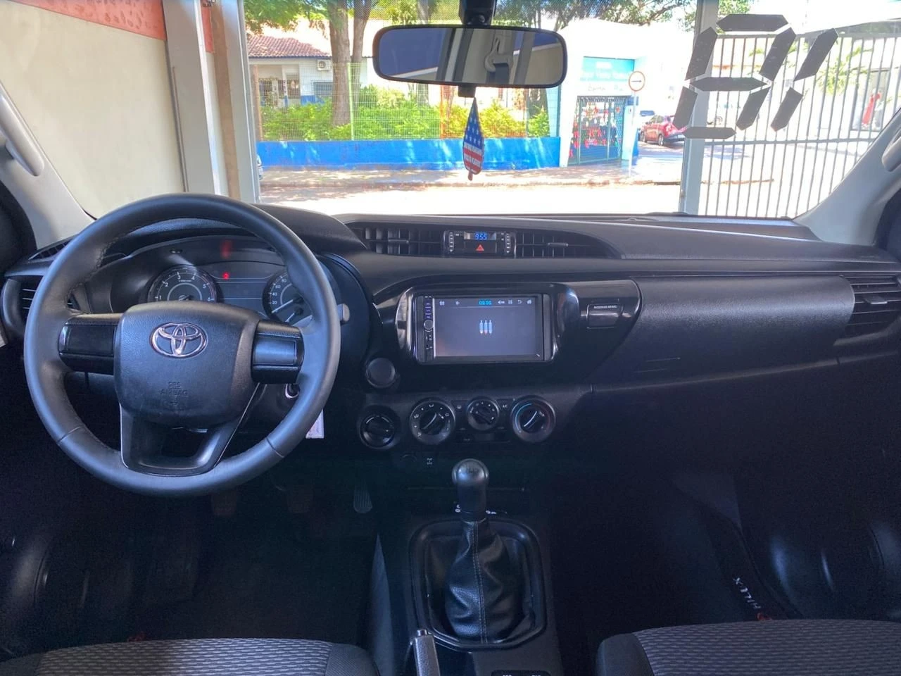TOYOTA HILUX