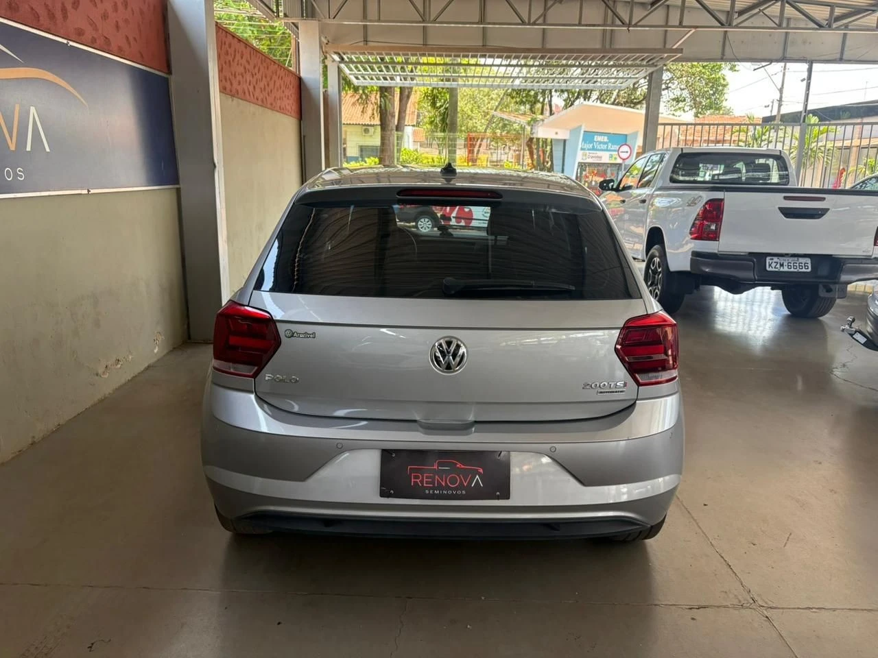 VOLKSWAGEN POLO