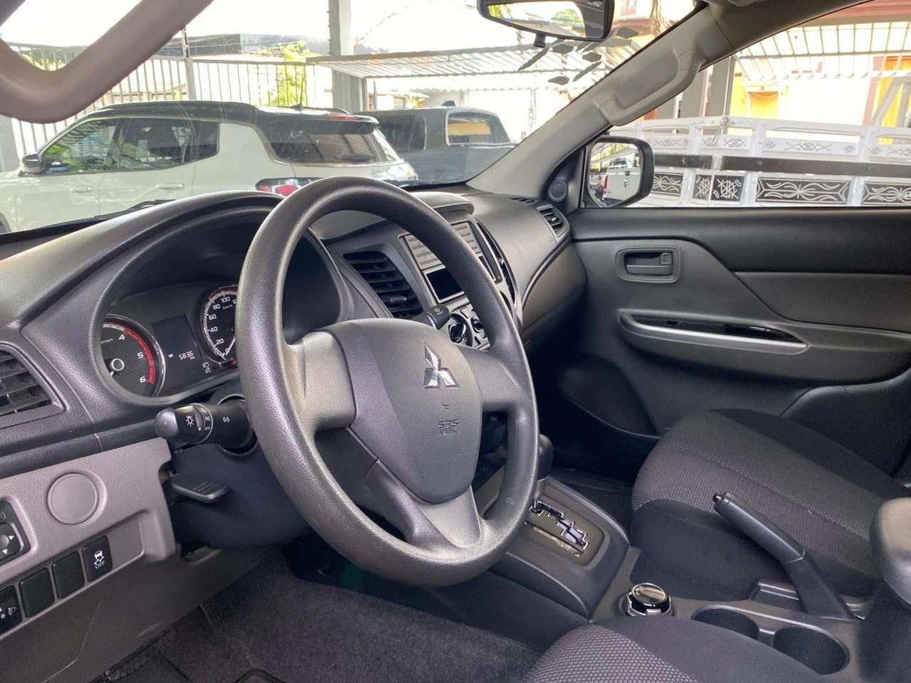 MITSUBISHI L200 TRITON