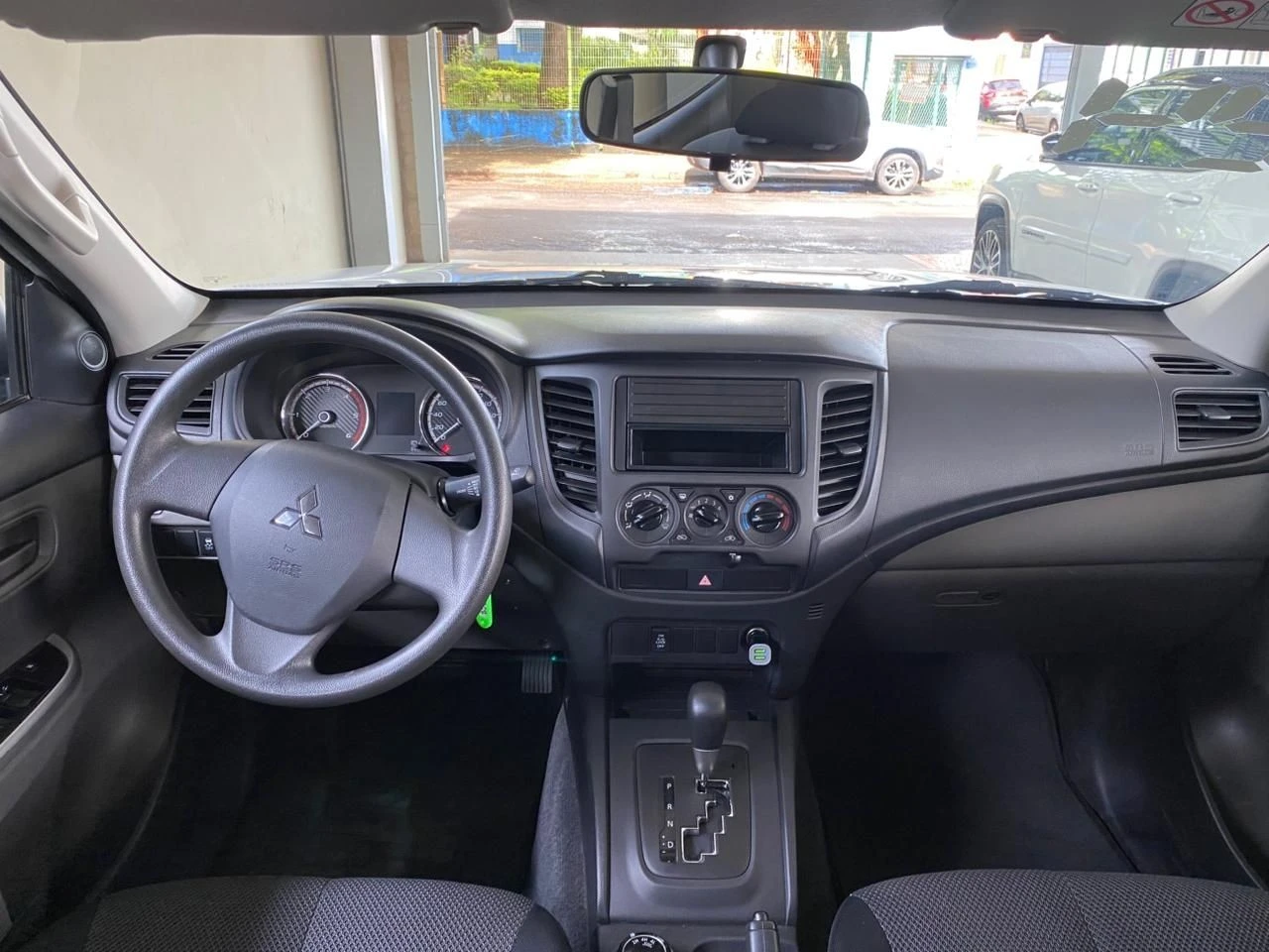 MITSUBISHI L200 TRITON