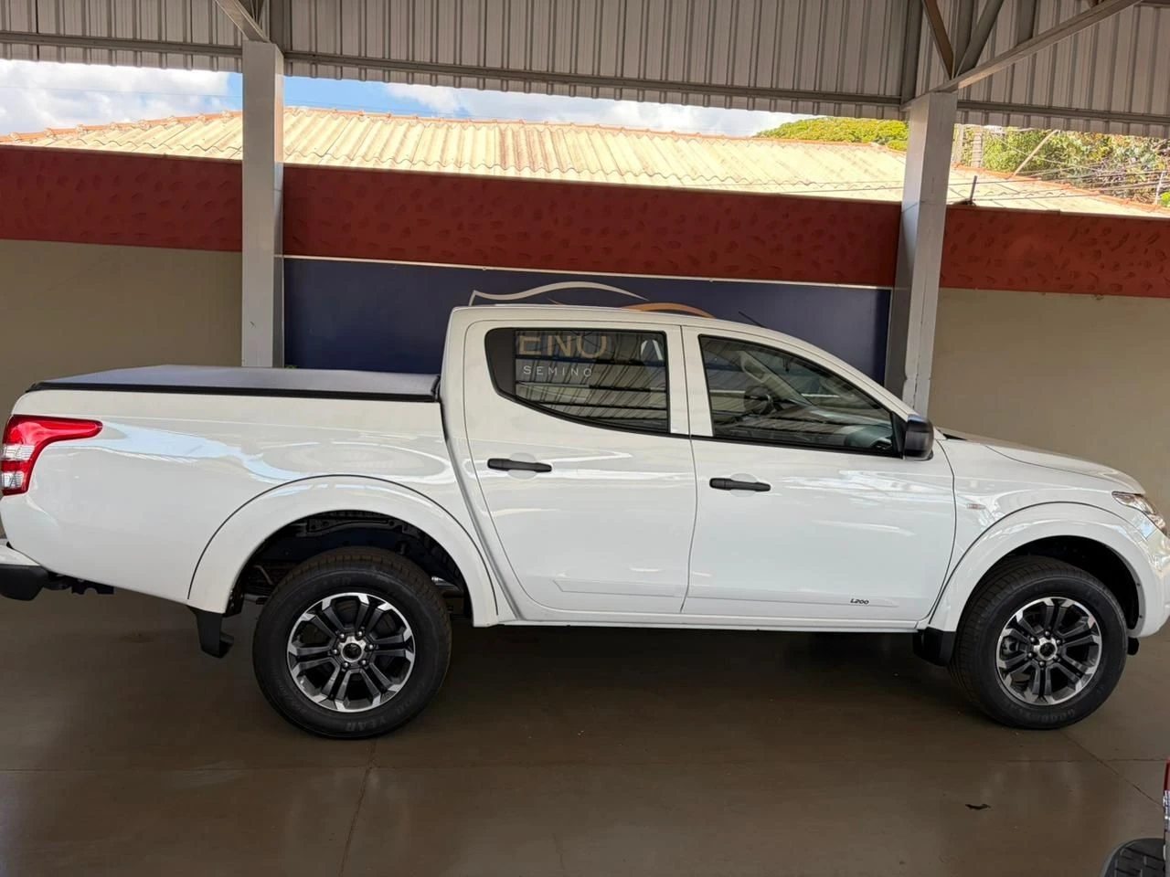 MITSUBISHI L200 TRITON
