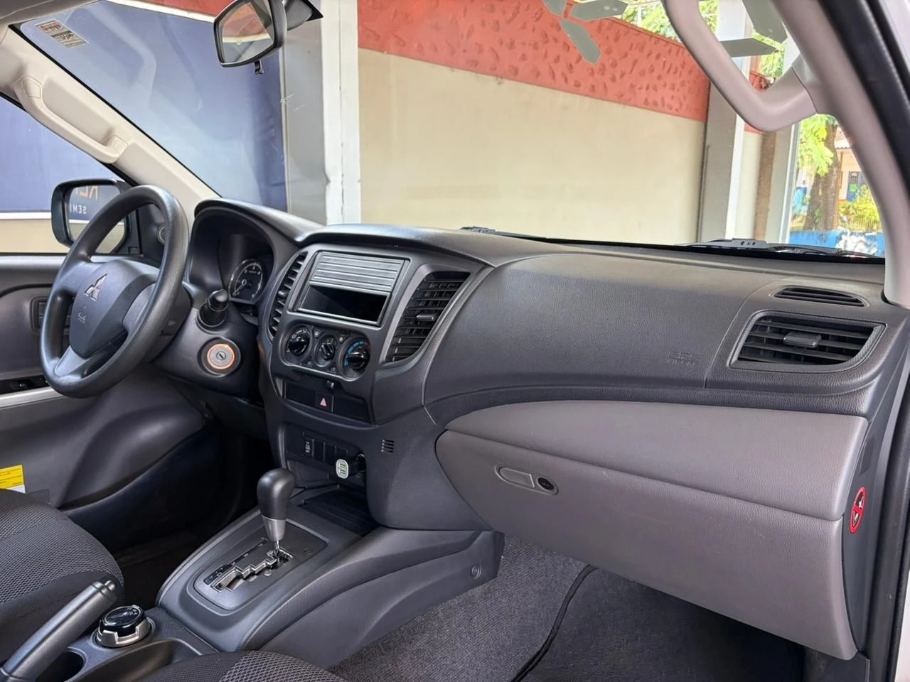 MITSUBISHI L200 TRITON