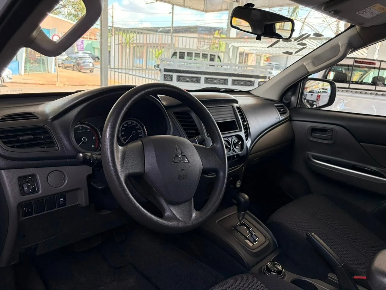 MITSUBISHI L200 TRITON