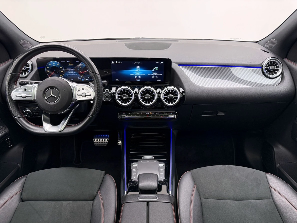 MERCEDES-BENZ GLA 200
