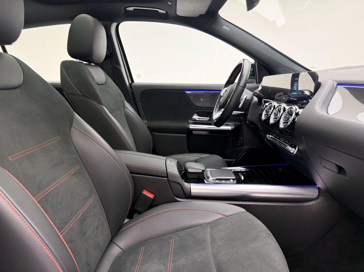 MERCEDES-BENZ GLA 200