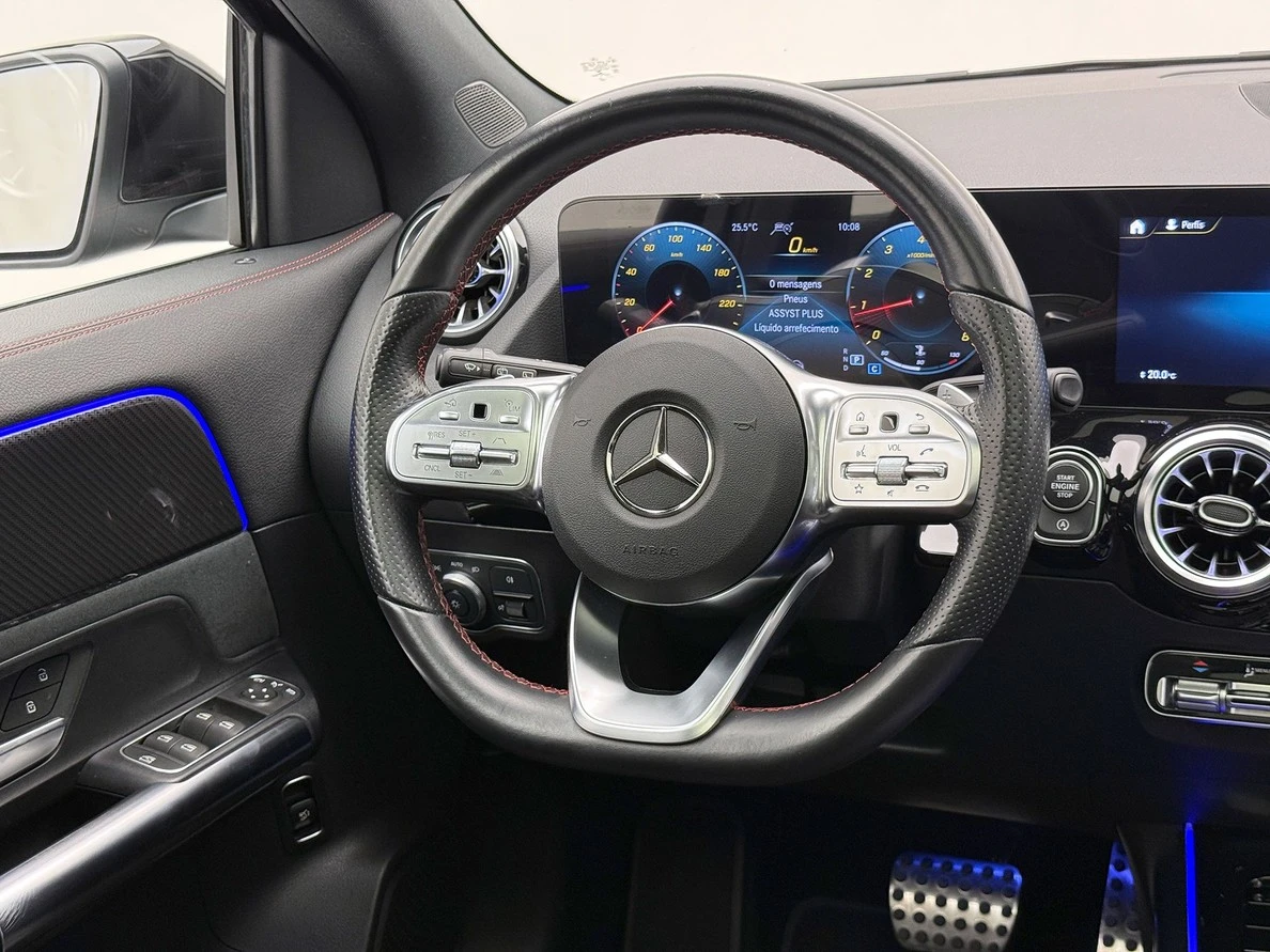 MERCEDES-BENZ GLA 200