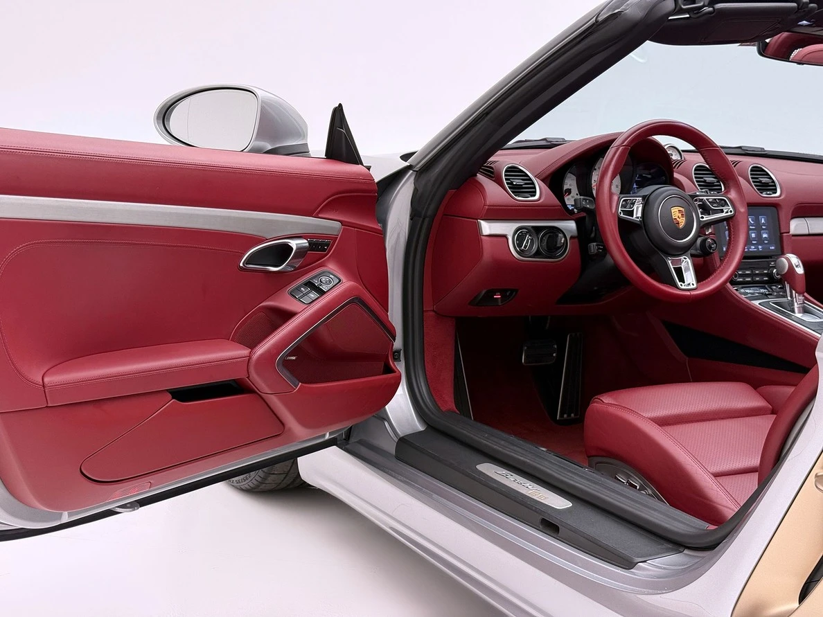 PORSCHE 718