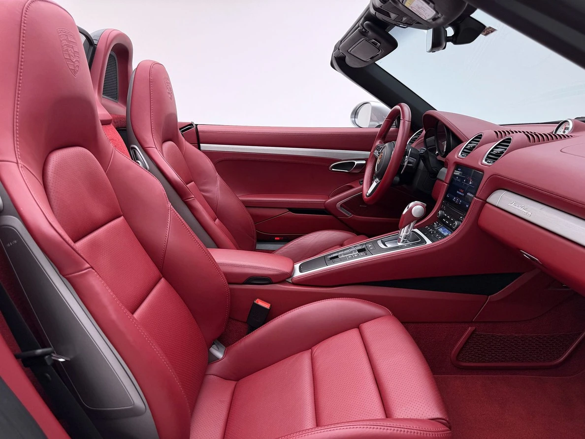 PORSCHE 718