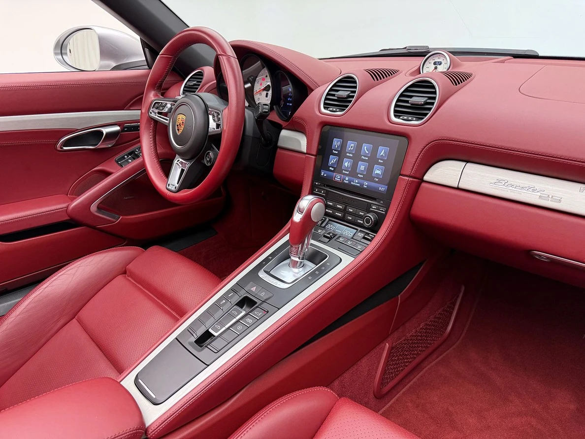 PORSCHE 718