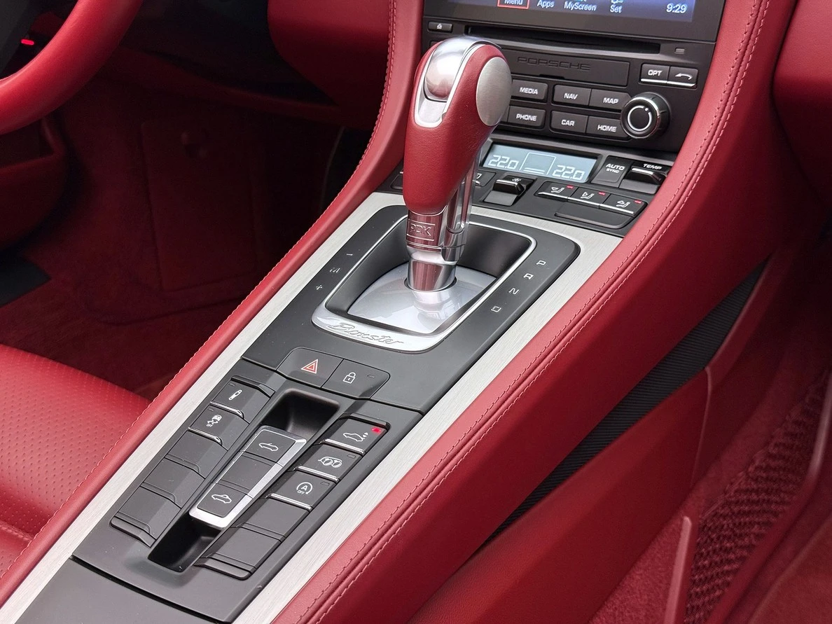PORSCHE 718