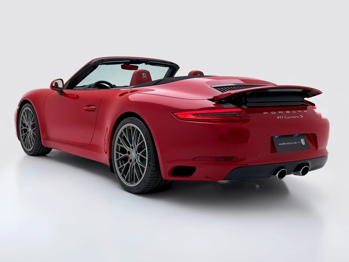 PORSCHE 911