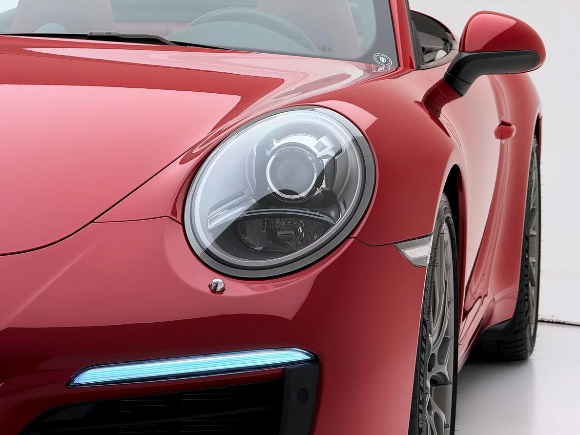 PORSCHE 911