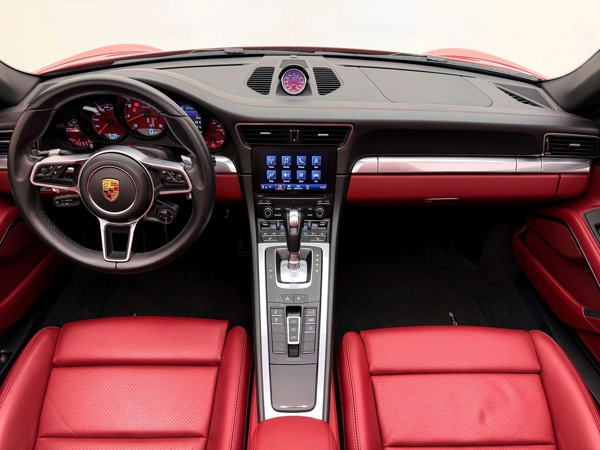 PORSCHE 911