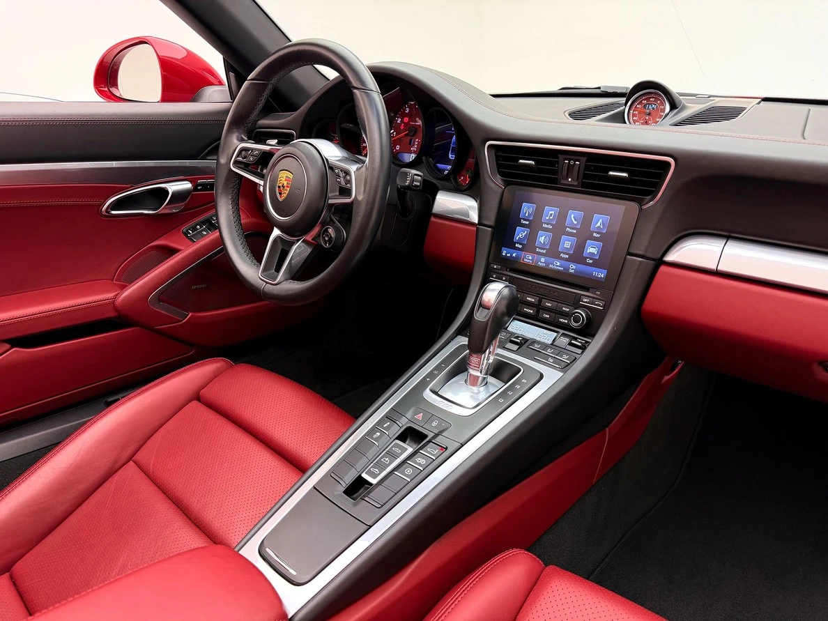 PORSCHE 911