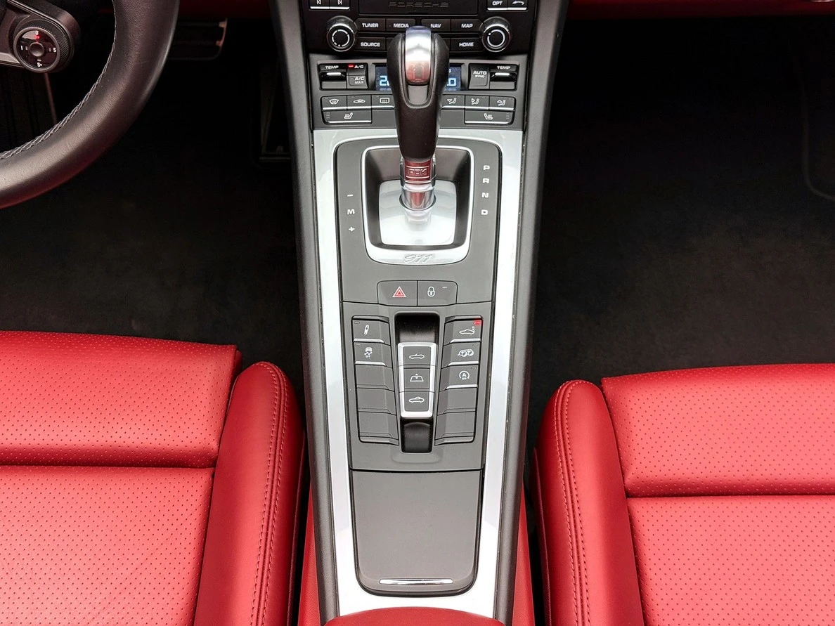 PORSCHE 911