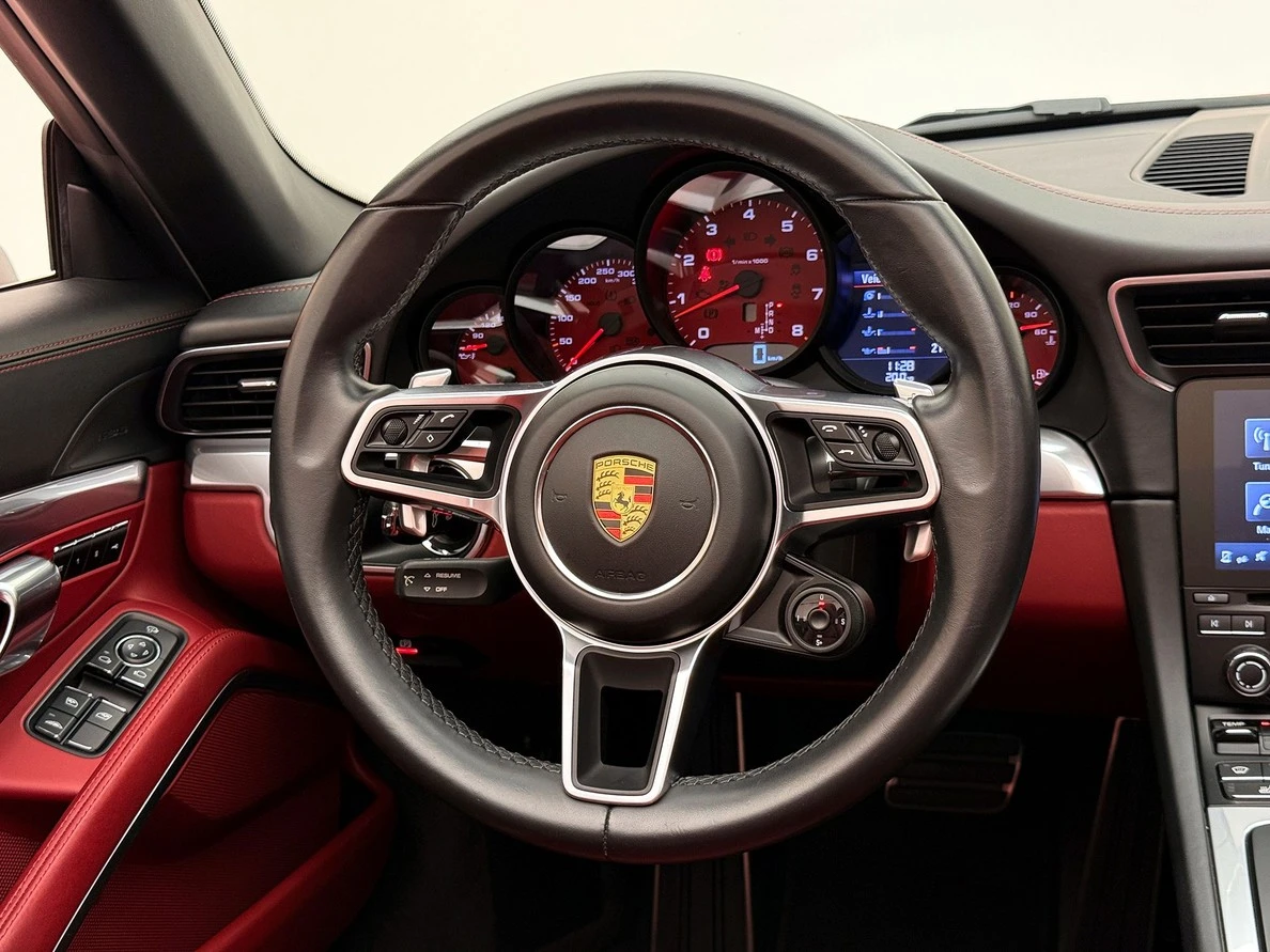PORSCHE 911