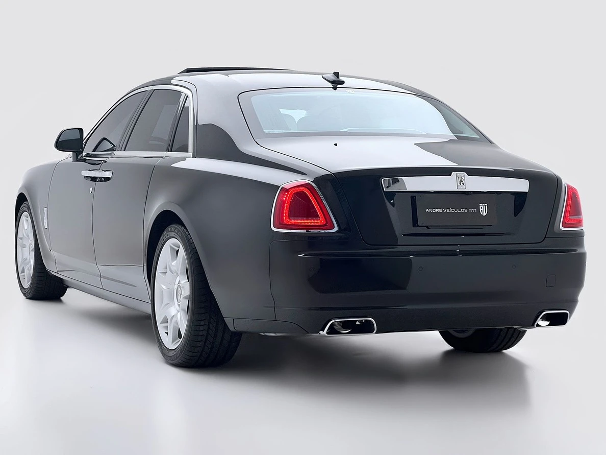 ROLLS-ROYCE GHOST