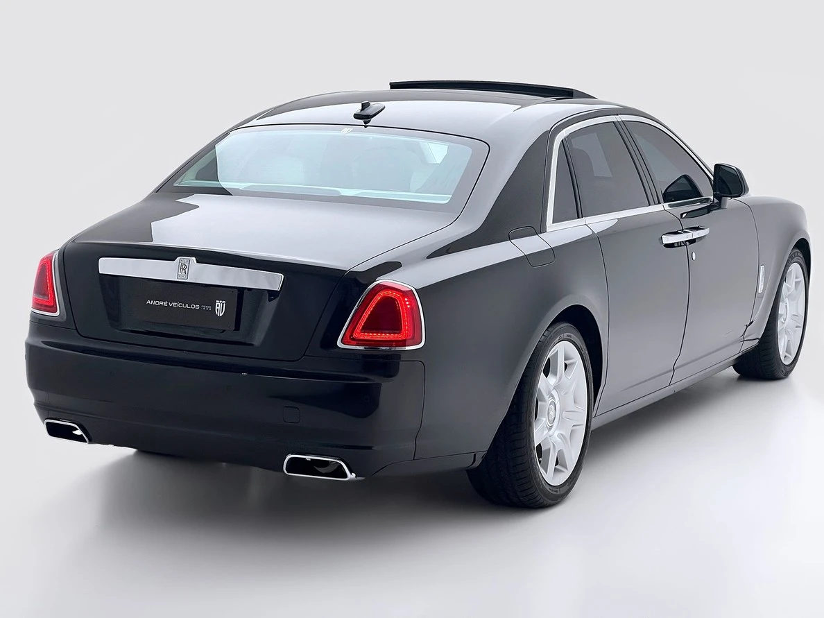 ROLLS-ROYCE GHOST
