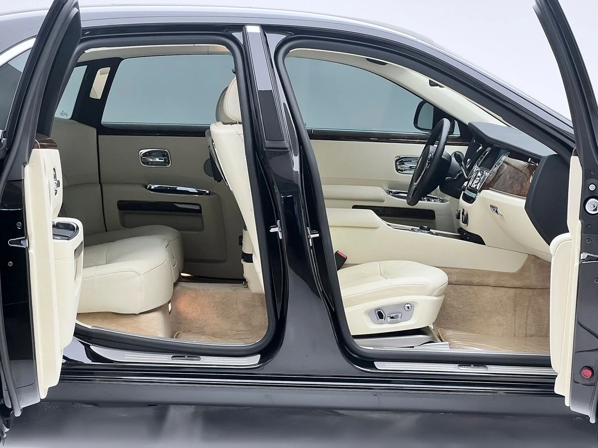 ROLLS-ROYCE GHOST