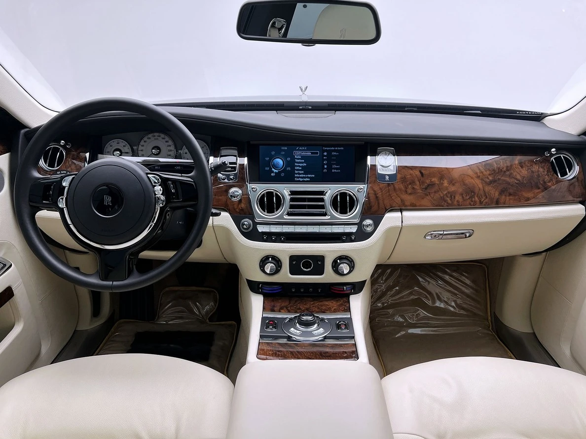 ROLLS-ROYCE GHOST