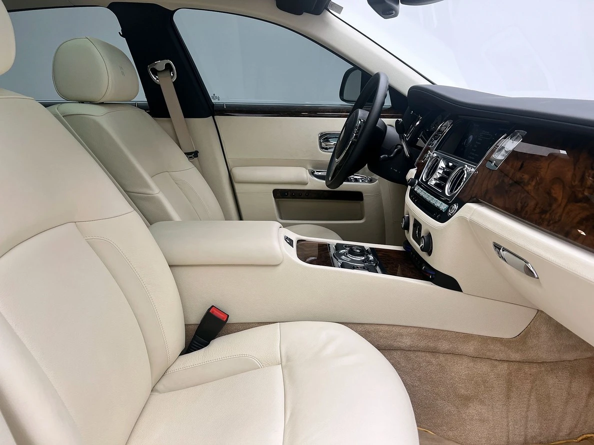 ROLLS-ROYCE GHOST