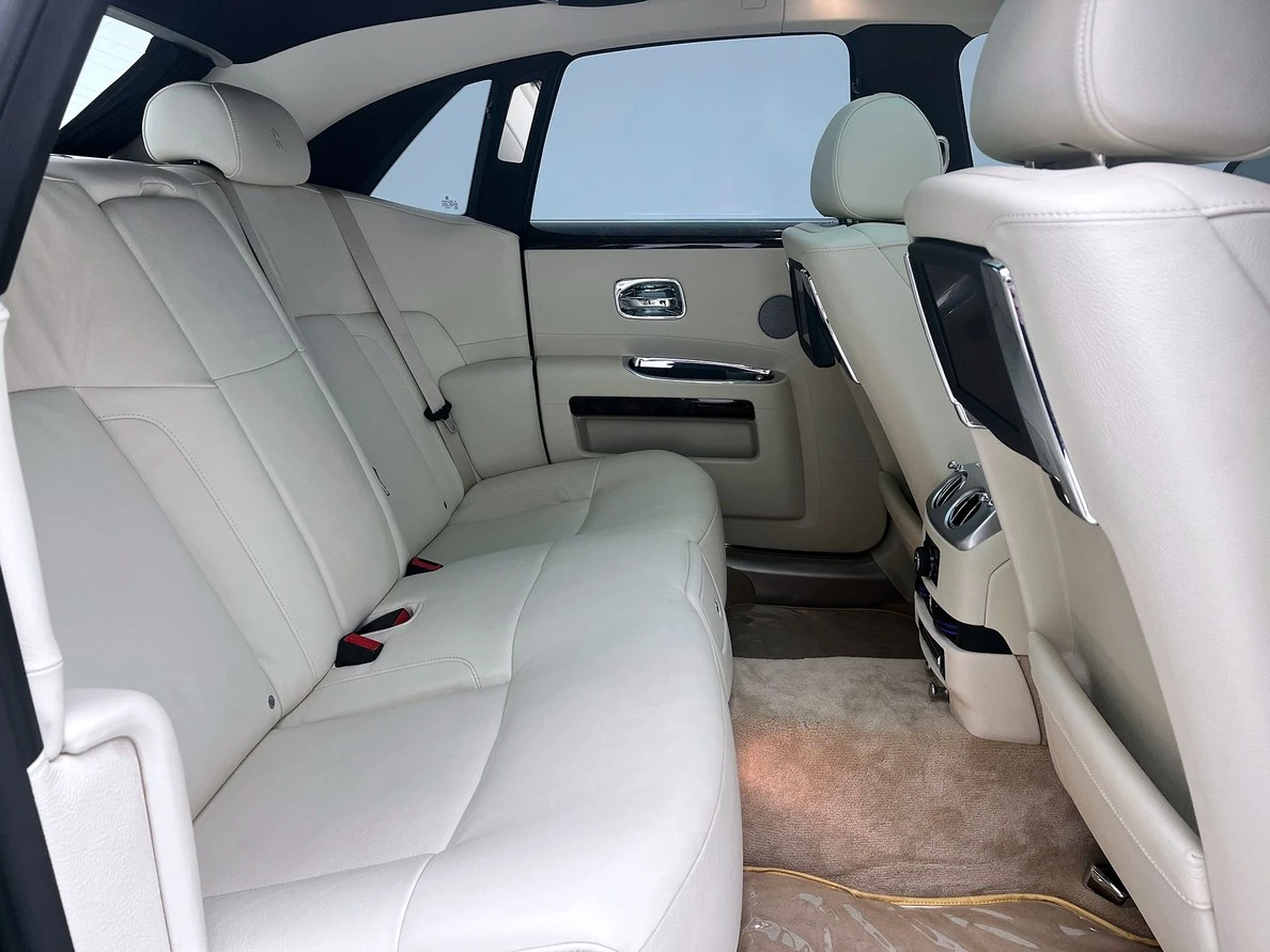 ROLLS-ROYCE GHOST