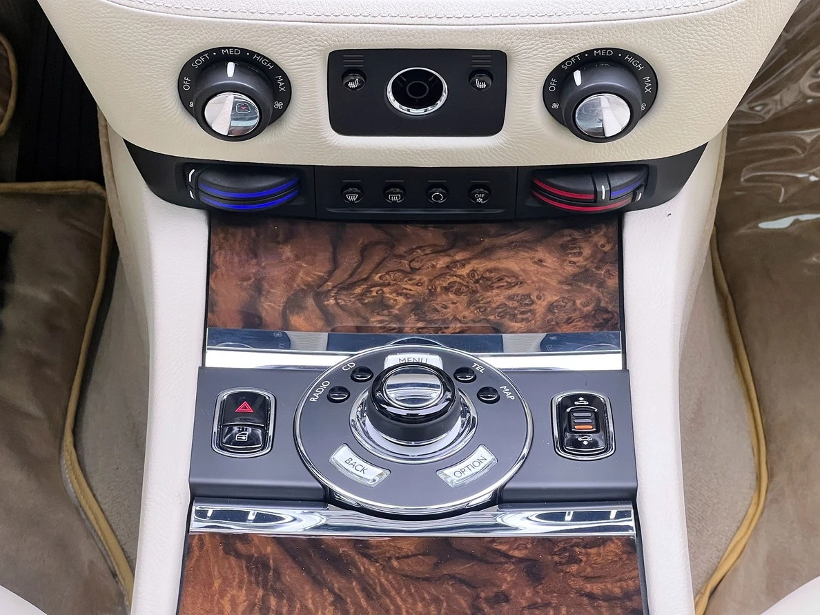 ROLLS-ROYCE GHOST