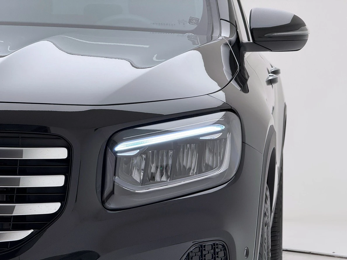 MERCEDES-BENZ GLB 200
