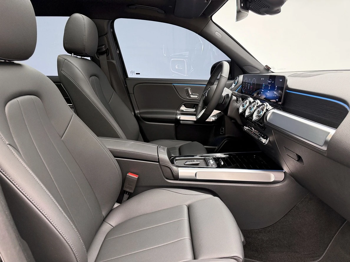 MERCEDES-BENZ GLB 200