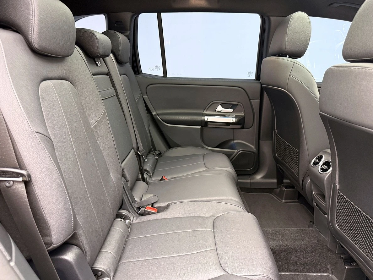 MERCEDES-BENZ GLB 200