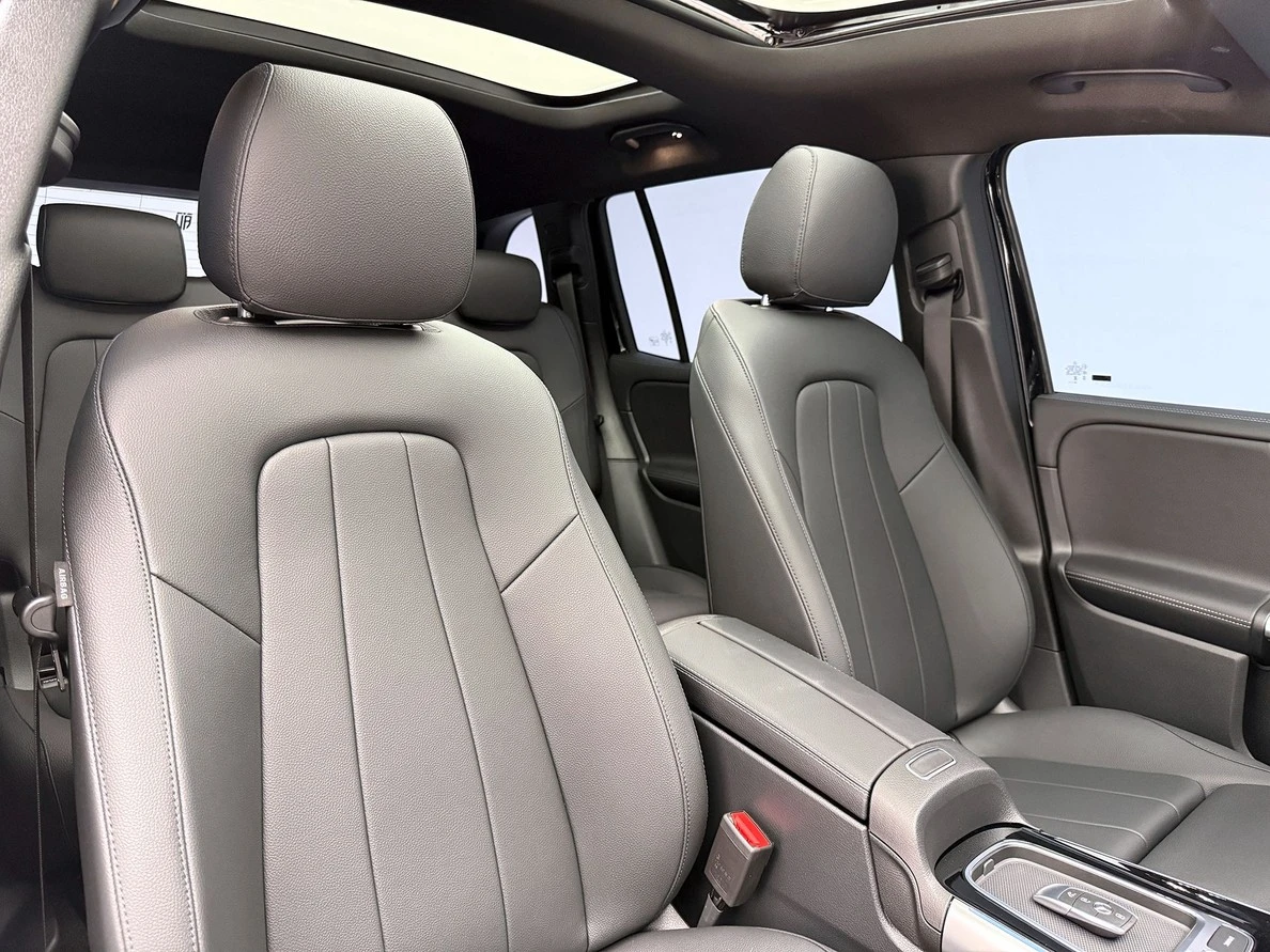 MERCEDES-BENZ GLB 200