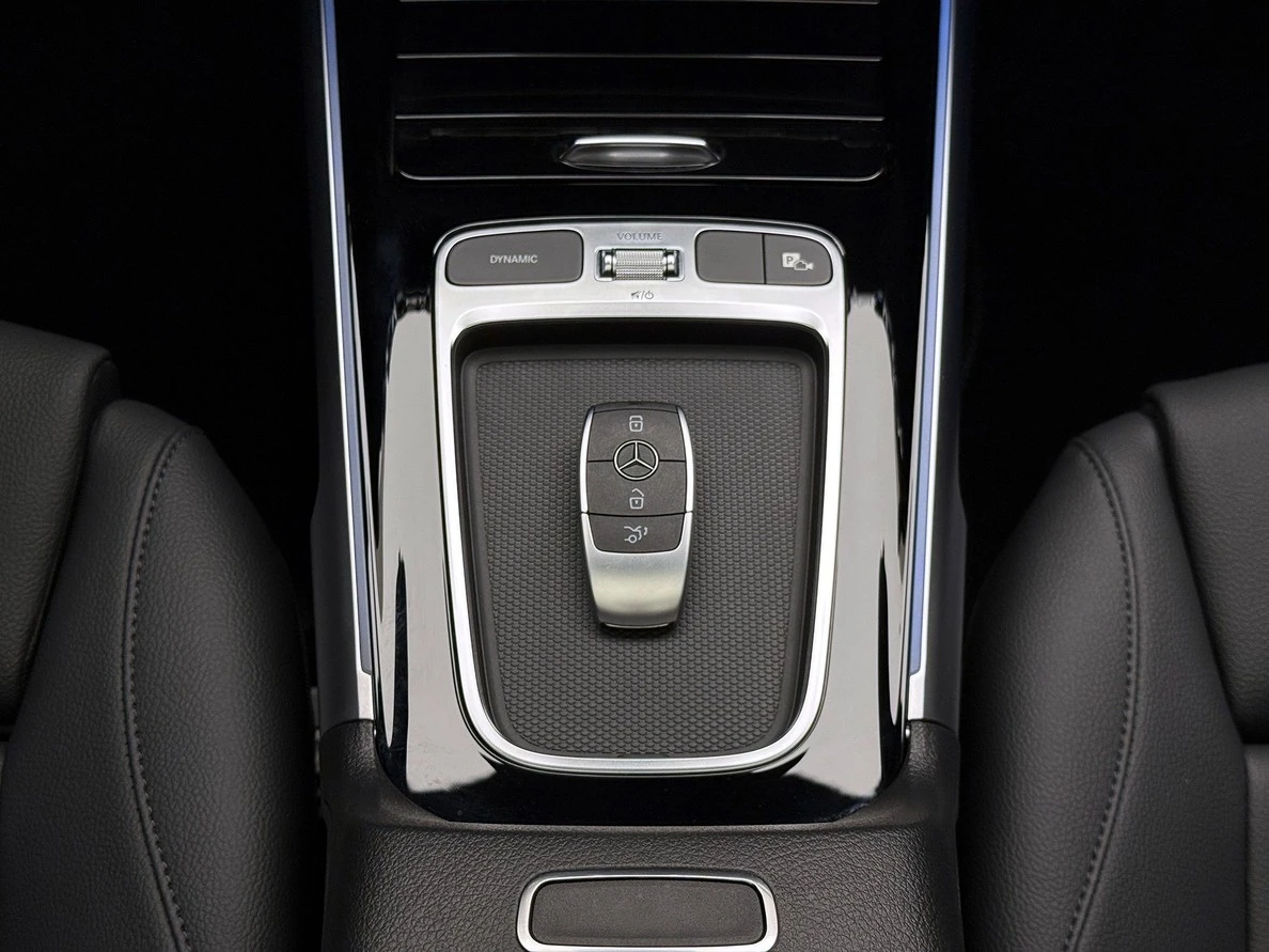 MERCEDES-BENZ GLB 200