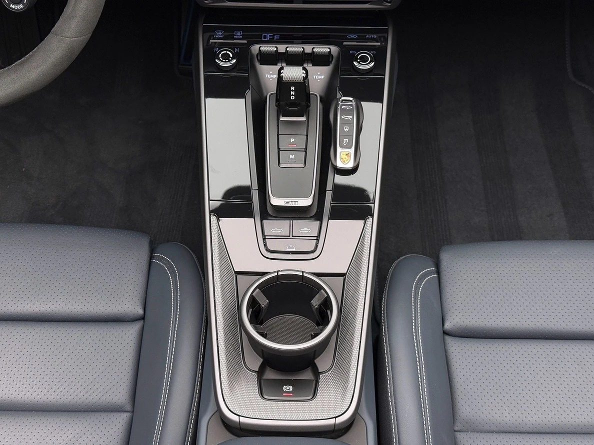 PORSCHE 911