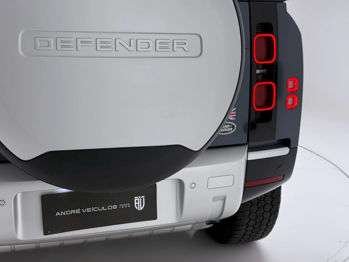LAND ROVER DEFENDER