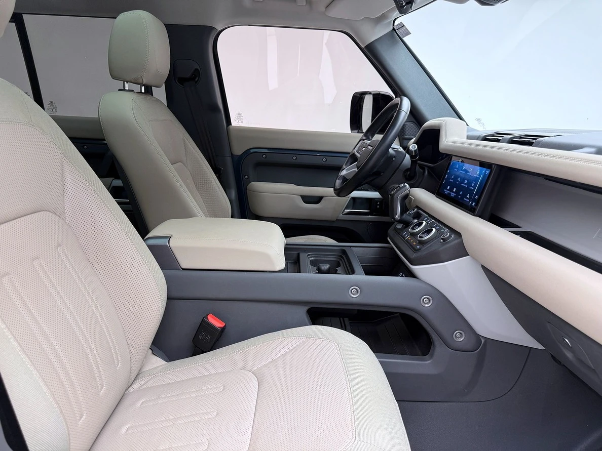 LAND ROVER DEFENDER