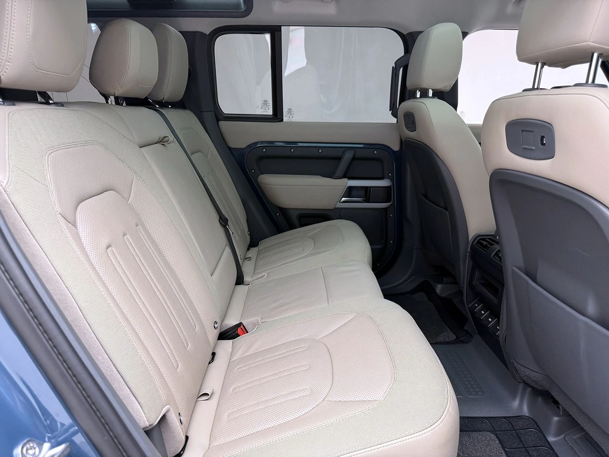LAND ROVER DEFENDER
