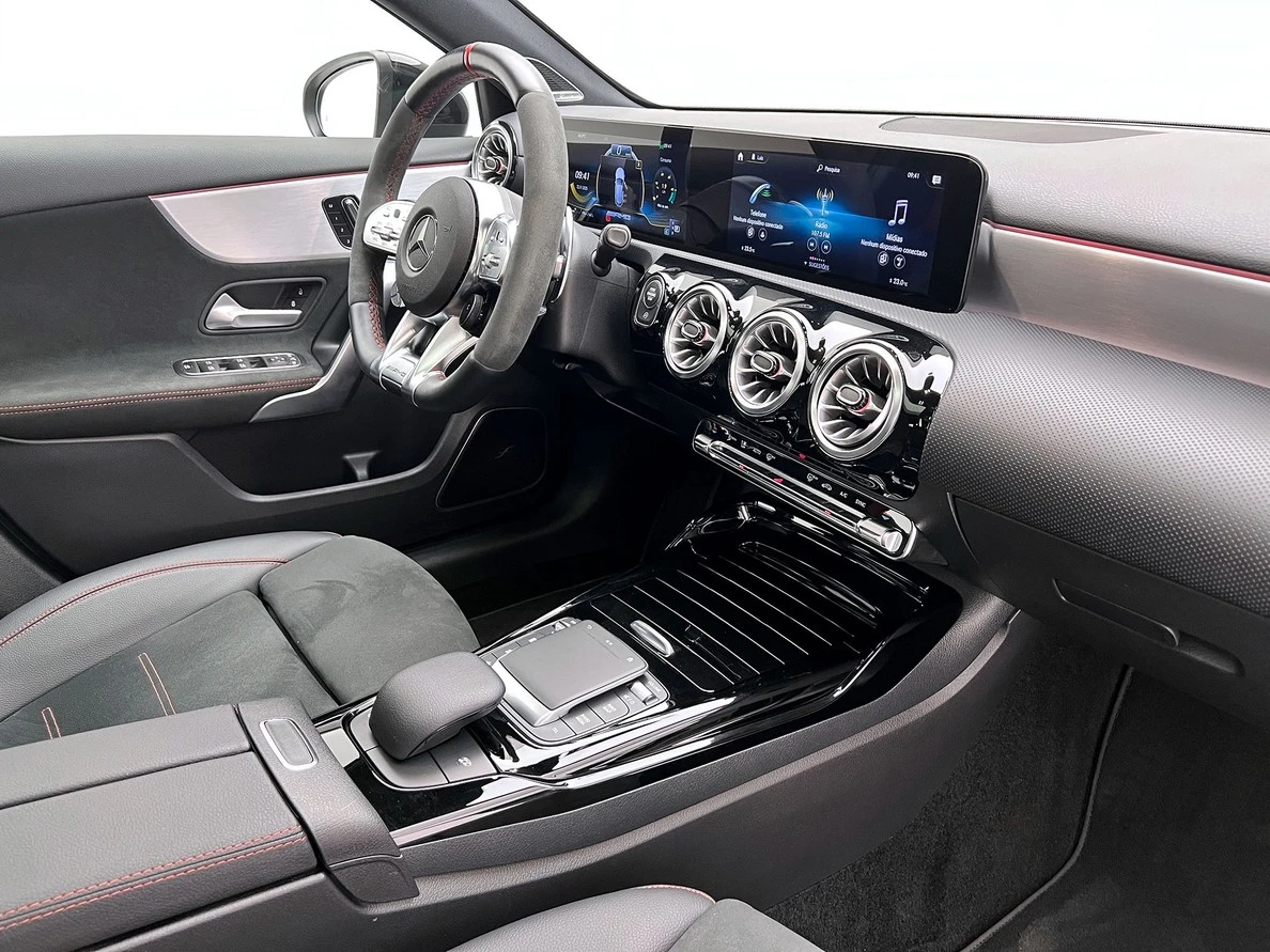 MERCEDES-BENZ A 45 AMG