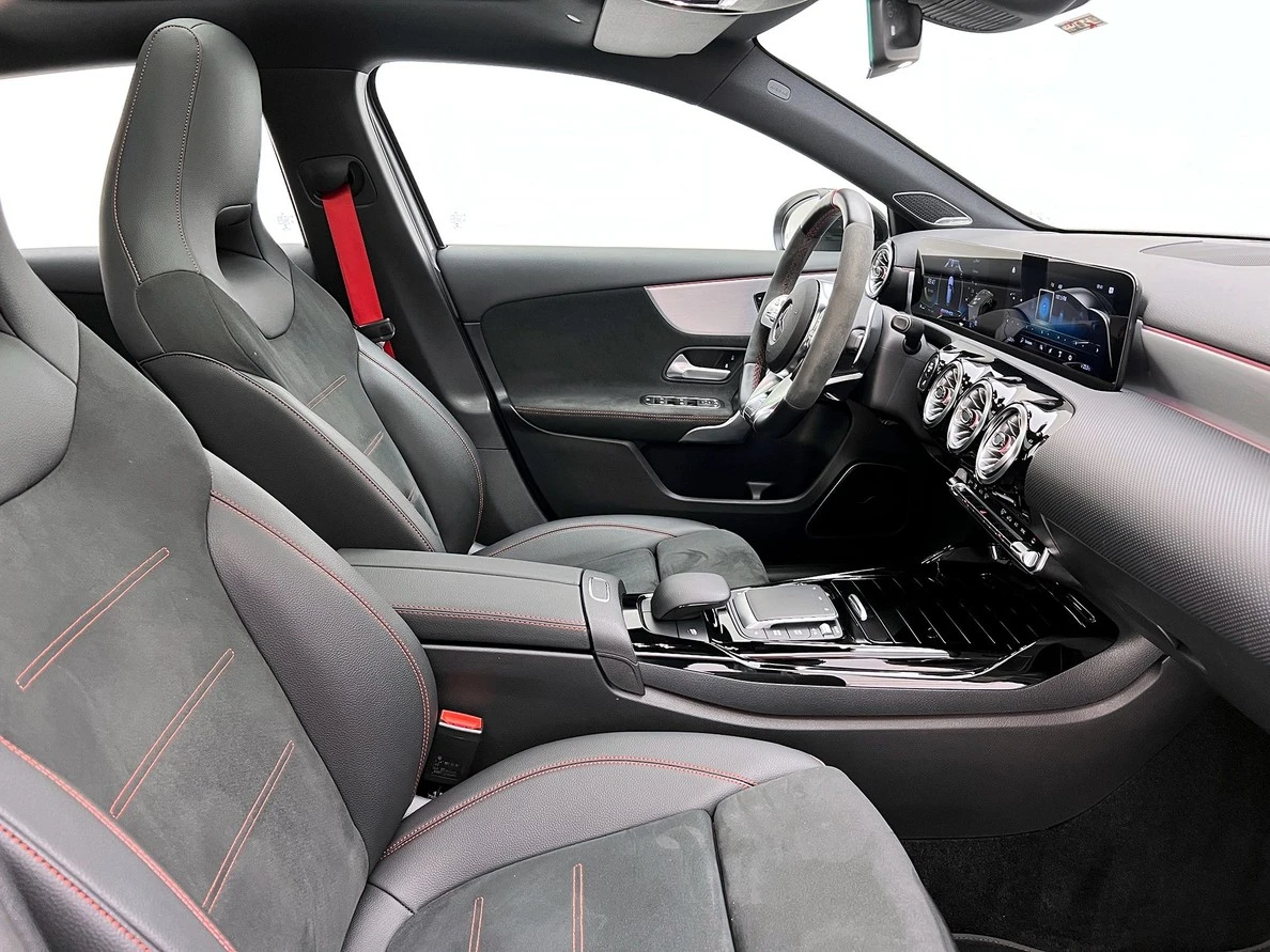 MERCEDES-BENZ A 45 AMG