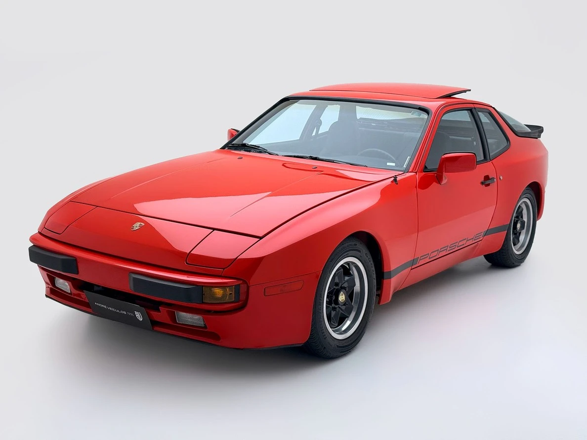 PORSCHE 944