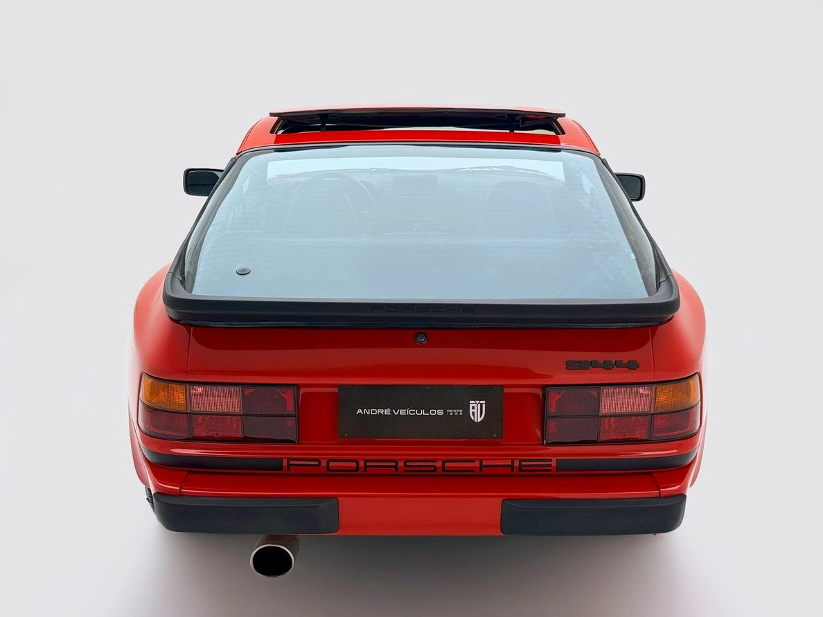 PORSCHE 944