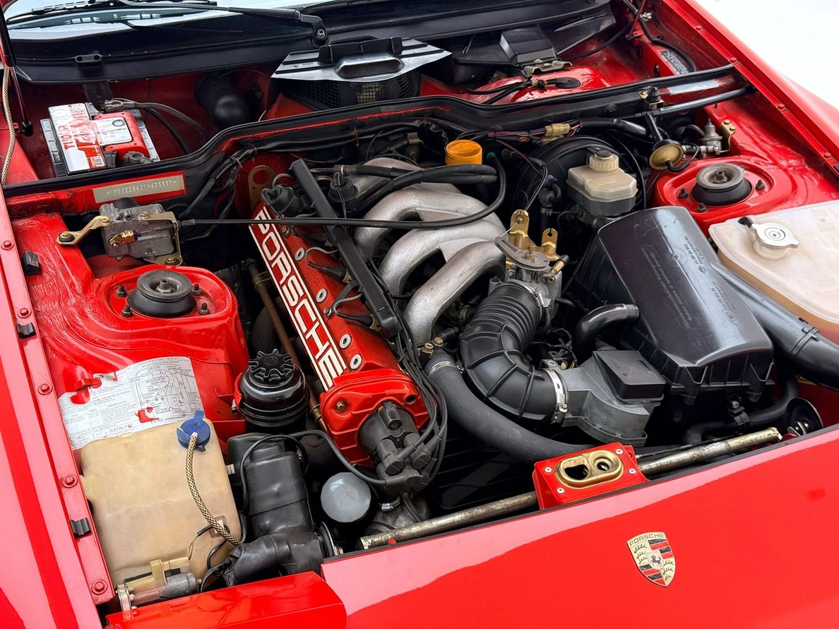 PORSCHE 944